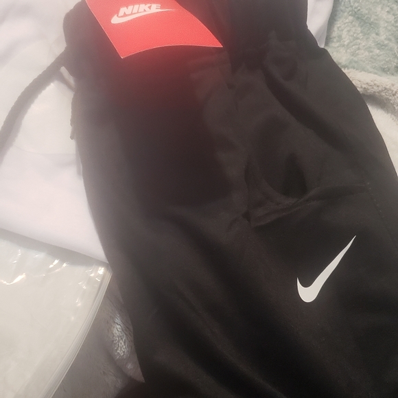 Nike 2pc short sets - Picture 3 of 5